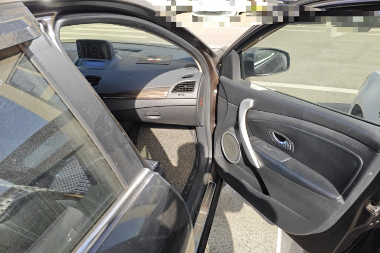 雷诺 风朗 2013款 2.0L 时尚版局部细节9005