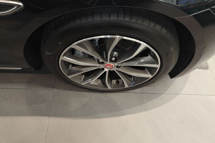 捷豹XFL 2022款 XFL 2.0T P250 两驱精英运动版车身外观10