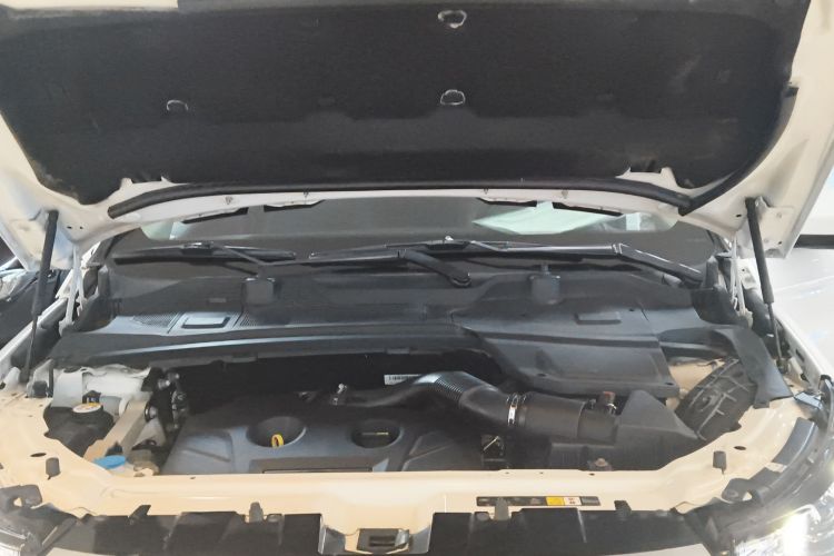 路虎 发现神行 2016款 2.0T HSE机舱底盘24