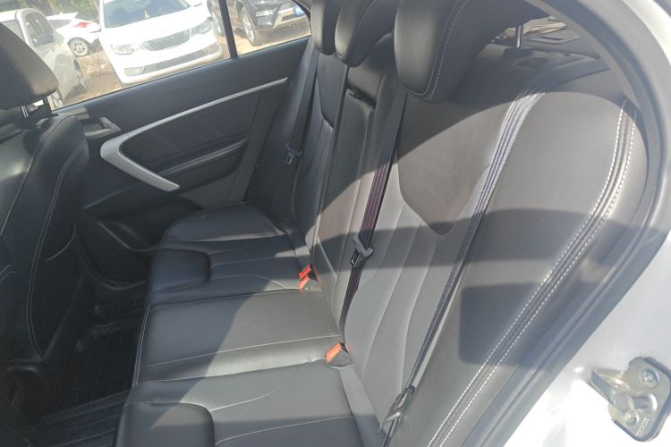 吉利汽车 帝豪 2016款 三厢 1.5L 手动向上版中控内饰21