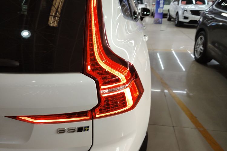 沃尔沃XC60 2023款 B5 四驱智远豪华版车身外观9