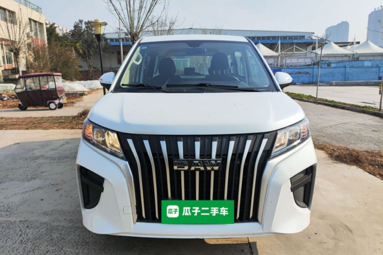 BAW北汽制造 锐胜王牌M7 2023款 1.6L 标轴创富型 7座车身外观2