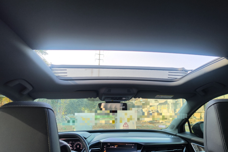 奥迪Q4 e-tron 2023款 40 e-tron 创境版中控内饰22