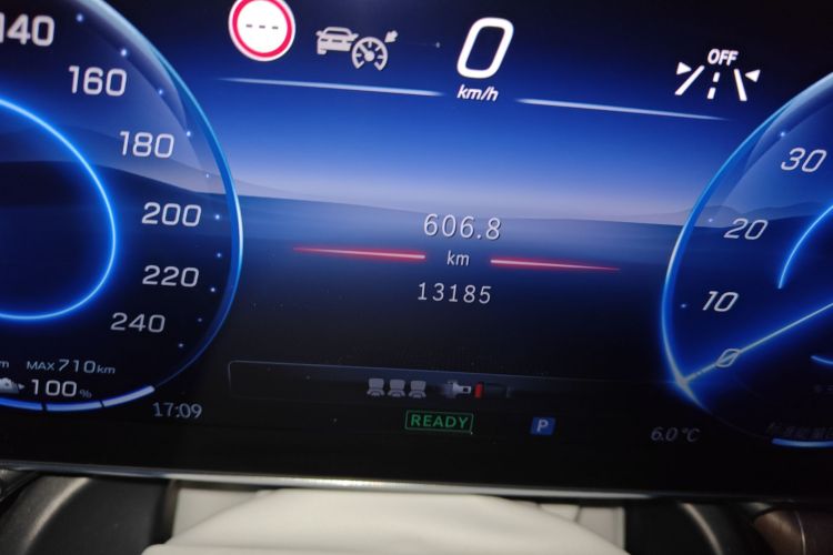 奔驰EQE 2022款 350 豪华版中控内饰15