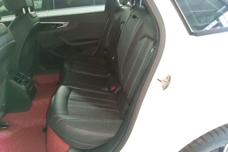 奥迪A4L 2023款 40 TFSI 豪华动感型中控内饰21