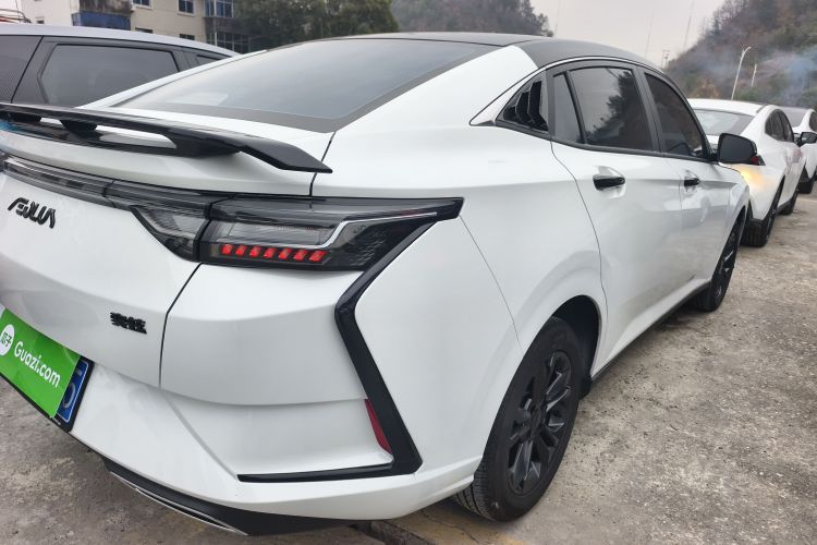 东风风神 奕炫 2024款 1.5L 自动劲速版车身外观7