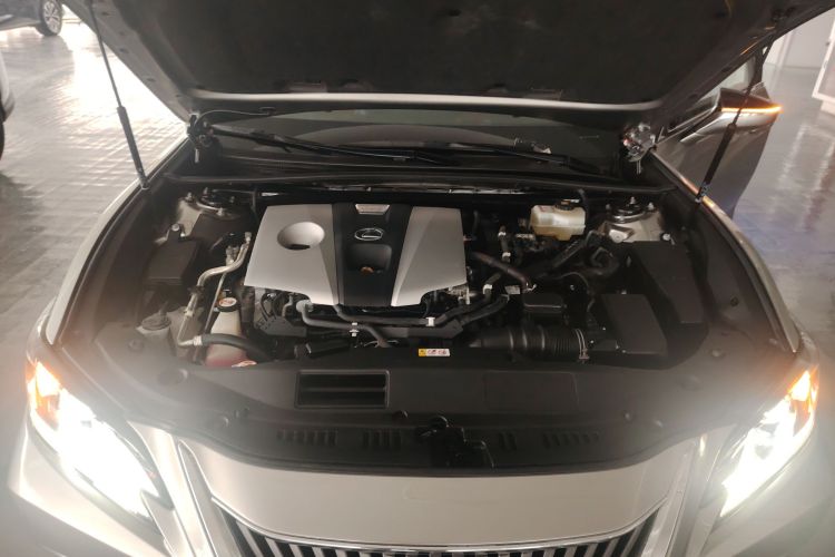 雷克萨斯ES 2018款 300h 卓越版 国VI机舱底盘24