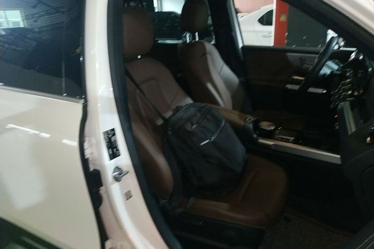 奔驰GLB 2023款 GLB 200 动感型局部细节41