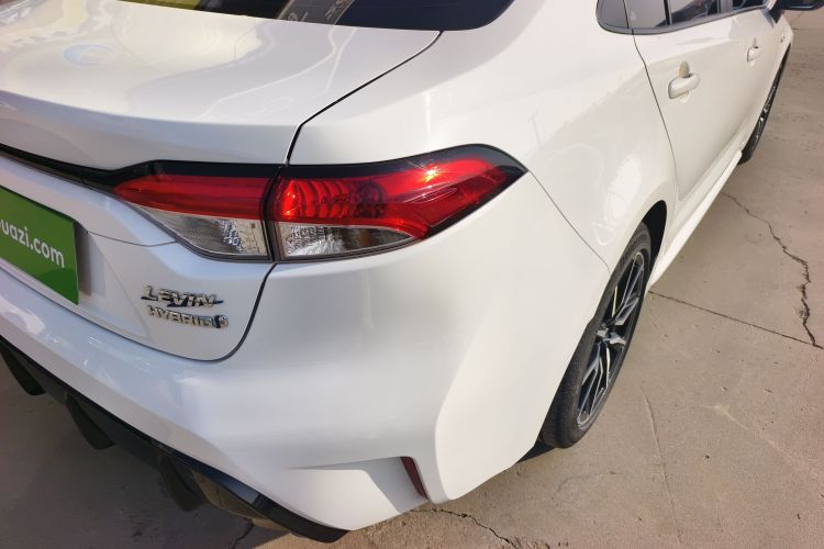 丰田 雷凌 2023款 智能电混双擎 1.8L 运动版车身外观9