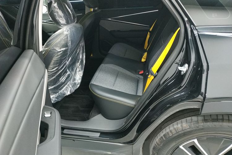 丰田bZ5 2025款 550 JOY中控内饰7004