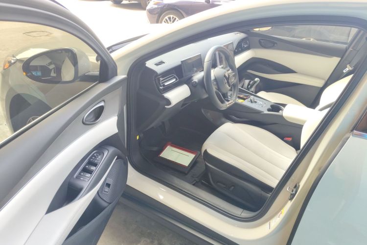 比亚迪 海豹06新能源 2024款 DM-i 80KM尊贵型中控内饰20