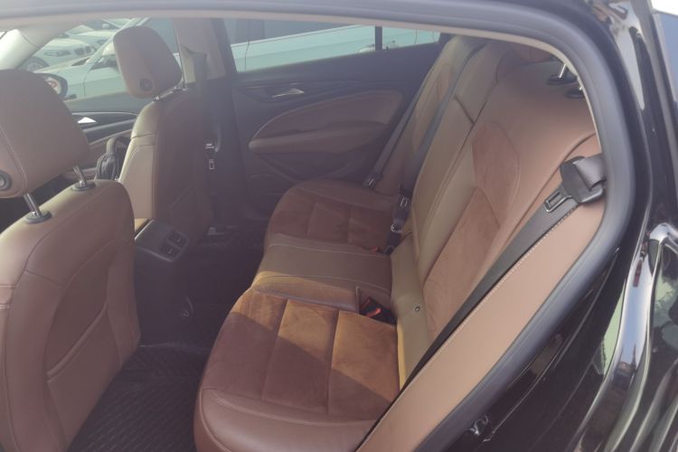 别克 君威 2023款 552T 智享型中控内饰21