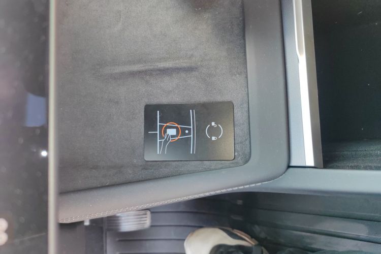 特斯拉 Model 3 2023款 长续航全轮驱动版中控内饰7001