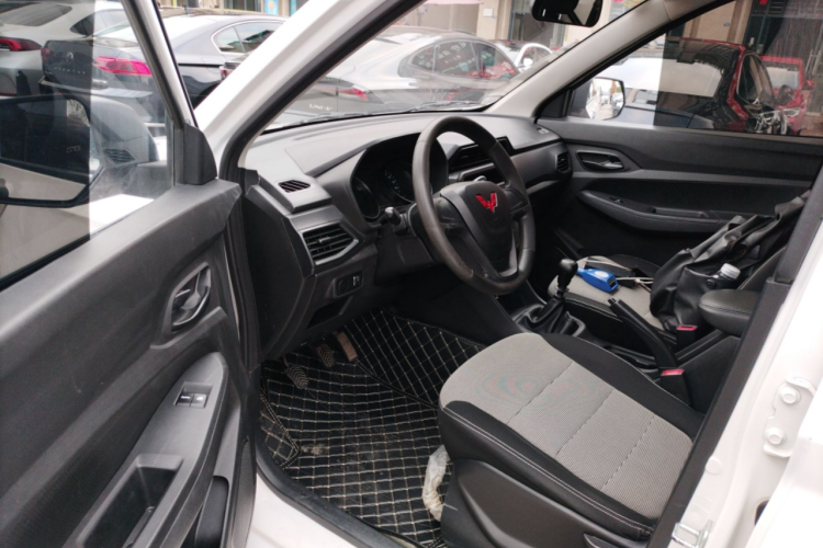 五菱汽车 五菱宏光 2021款 1.5L改款 S基本型 液压助力LAR中控内饰20