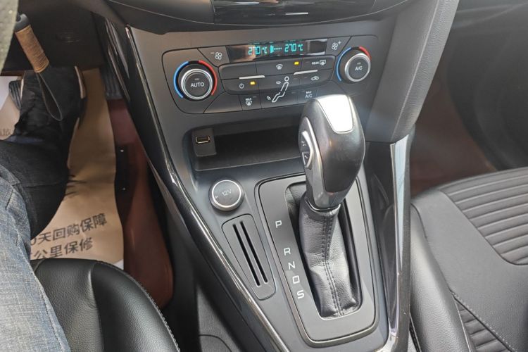 福特 福克斯 2017款 两厢 1.6L 自动风尚型智行版中控内饰18