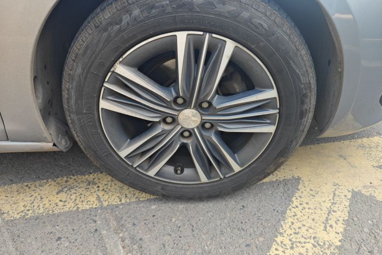 标致308 2016款 1.6L 自动豪华版车身外观10