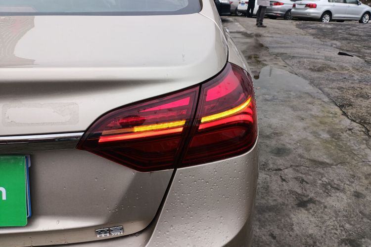 吉利汽车 帝豪 2019款 领军版 1.5L CVT豪华型 国VI车身外观9