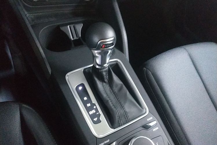 奥迪Q2L 2021款 35 TFSI 进取动感型中控内饰18