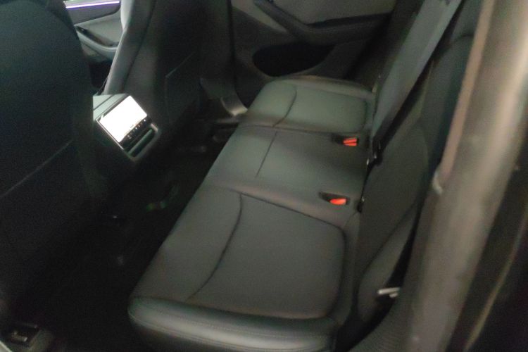 特斯拉 Model Y 2025款 后轮驱动 首发版中控内饰7004