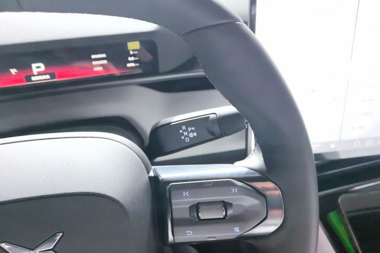 小鹏P7 2025款 702 长续航 Ultra局部细节18