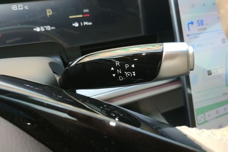 哪吒汽车 哪吒S 2022款 增程版 1160km 后驱中版中控内饰18