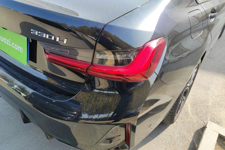 宝马3系 2025款 330Li M运动曜夜套装车身外观9