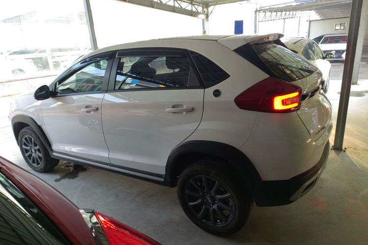 奇瑞 瑞虎3X 2024款 1.5L CVT卓越版车身外观4