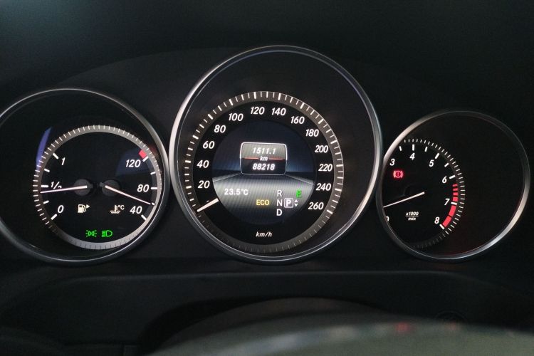 奔驰E级 2015款 E 200 L中控内饰14