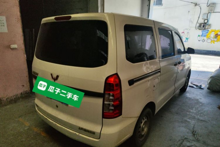 五菱汽车 五菱宏光V 2022款 1.5L劲取版液压助力LAR车身外观6005