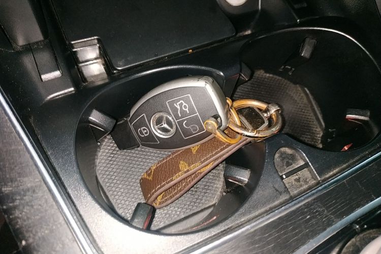 奔驰C级 2018款 C 180 L 时尚型运动版中控内饰7001