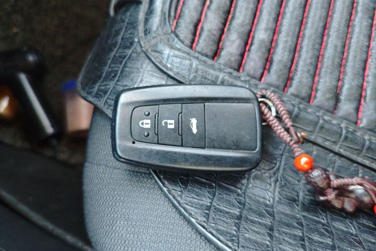 丰田 卡罗拉 2019款 双擎 1.8L E-CVT GL-i精英版中控内饰11