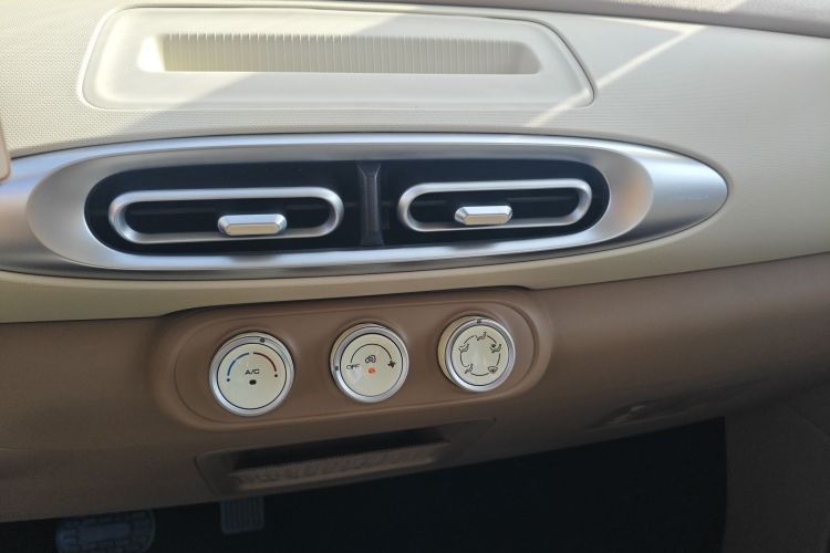 五菱汽车 宏光MINIEV 2025款 四门版 进阶款中控内饰16