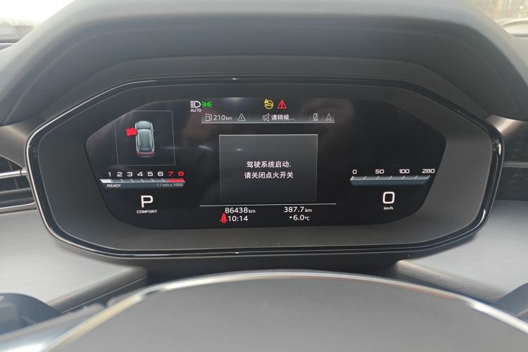 奥迪Q6 2023款 40 TFSI quattro 观云型 Light 飞骑套装中控内饰14