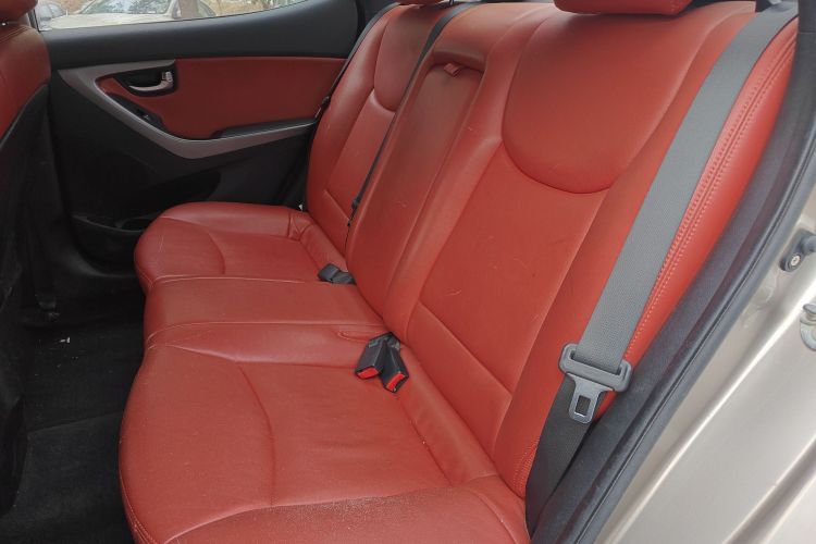 现代 朗动 2016款 1.6L 手动尊贵型中控内饰21