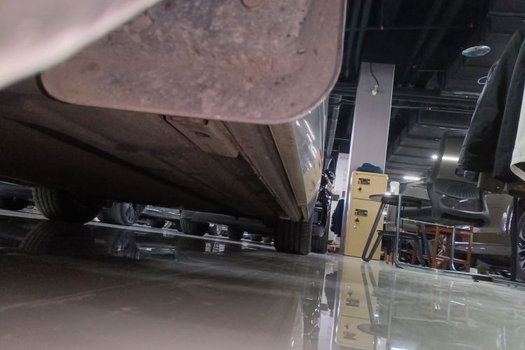 腾势D9 2022款 DM-i 970 四驱旗舰型局部细节9002