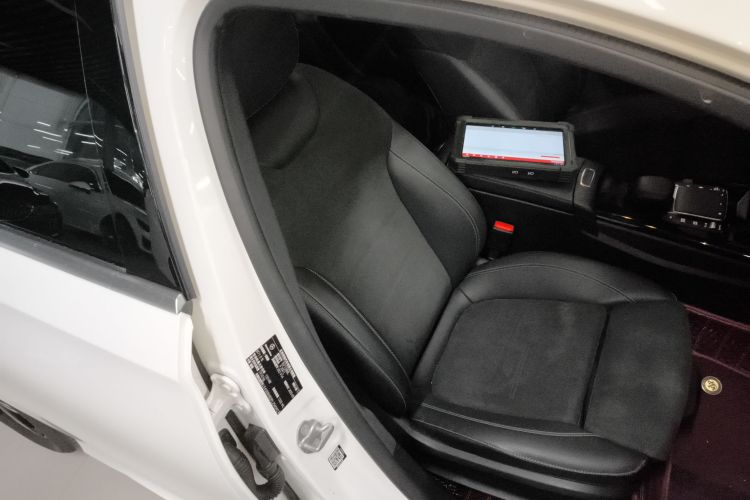 奔驰A级 2022款 改款三 A 200 L 运动轿车时尚型局部细节41