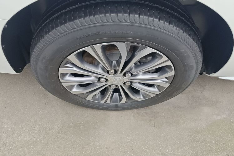 别克GL8 2023款 陆上公务舱 舒适型车身外观6003