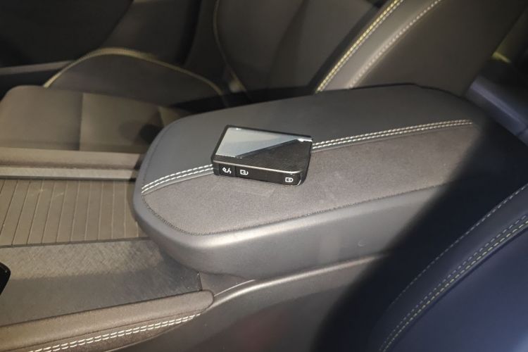 领克03 2025款 1.5TD DCT冠军版Pro中控内饰11