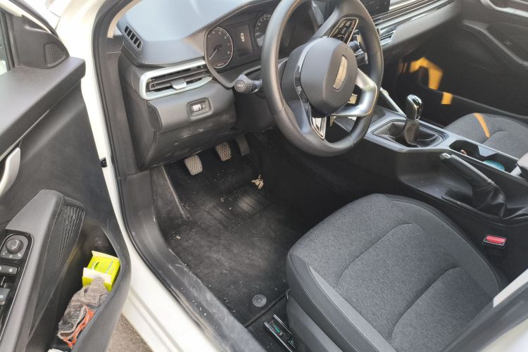 吉利汽车 帝豪 2025款 第4代 1.5L 手动星耀版中控内饰20