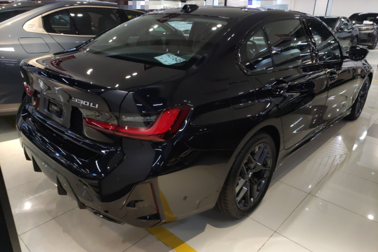 宝马3系 2025款 330Li M运动曜夜套装车身外观7