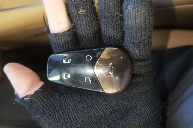 岚图汽车 岚图梦想家 2025款 PHEV 四驱旗舰乾崑版中控内饰7001