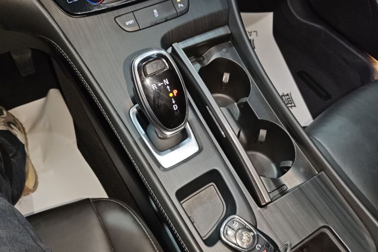 别克 君越 2021款 652T 豪华型中控内饰18