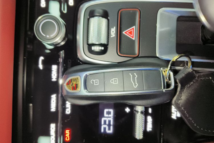 保时捷 Cayenne新能源 2023款 Cayenne E-Hybrid 2.0T中控内饰7001