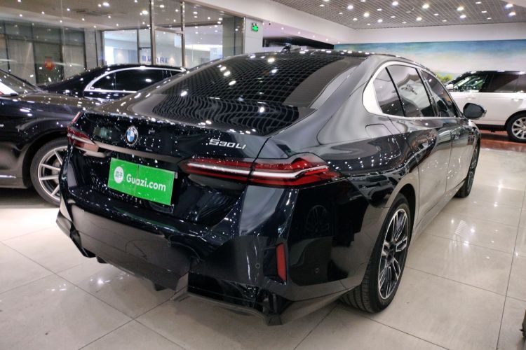 宝马5系 2025款 530Li 领先型 M运动套装车身外观7