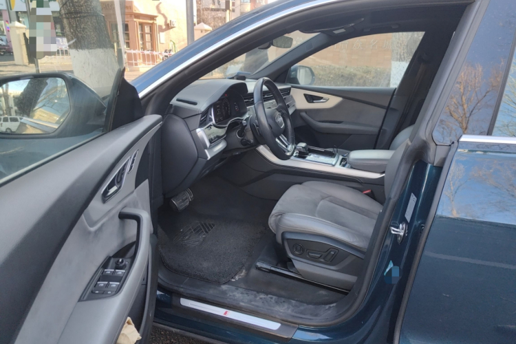 奥迪Q8 2019款 55 TFSI 臻选动感型中控内饰7003