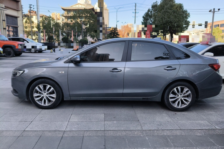 别克 英朗 2018款 18T 自动精英型车身外观4