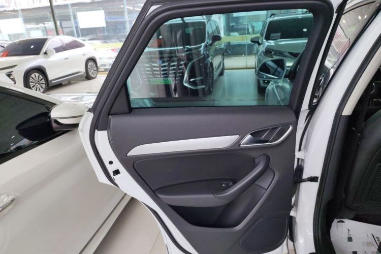 奥迪Q3 2018款 30周年年型 30 TFSI 时尚型中控内饰49