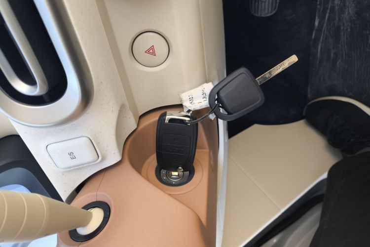 五菱汽车 宏光MINIEV 2024款 第三代 215km 青春版中控内饰7001