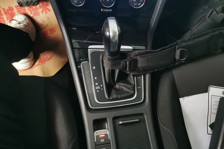 大众 高尔夫 2018款 1.6L 自动时尚型中控内饰18