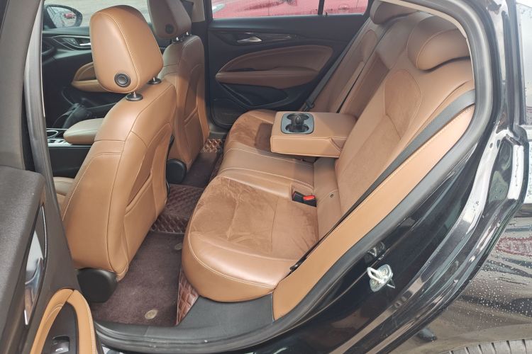 别克 君威 2020款 552T 豪华型中控内饰21